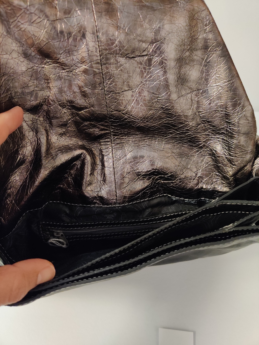 Francesso Biasia Black Leather Shoulder Bag with Metallic Accent - Picture 3 of 3